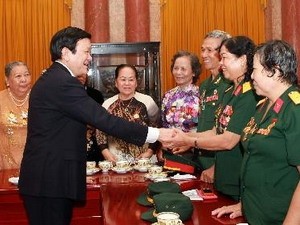 Presiden Vietnam Truong Tan Sang  menerima delegasi mantan prajurit pasukan elit tiga daerah Utara, Tengah dan Selatan - ảnh 1